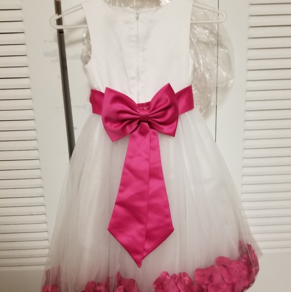 Child's size 4, formal dress - Picture 4 of 4